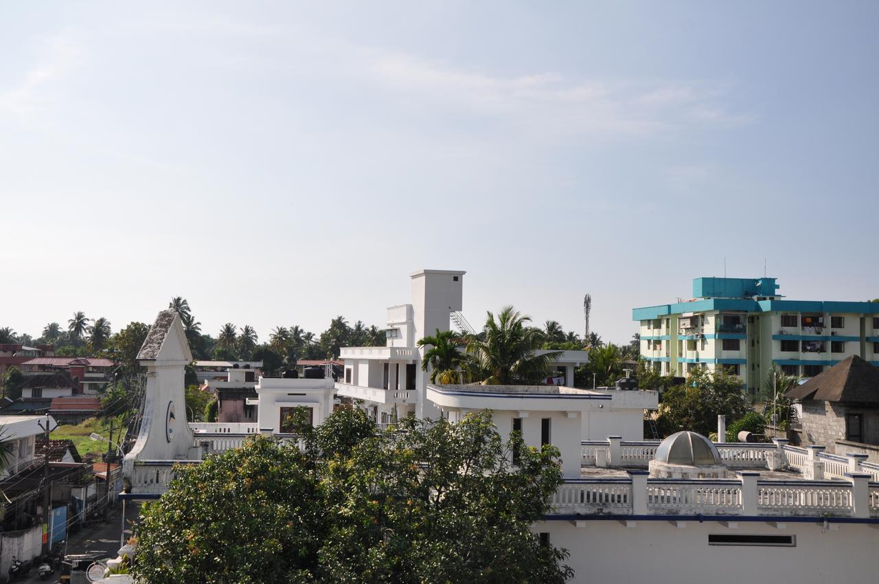 Daffodils Spice Court Hotel Kochi Exterior photo