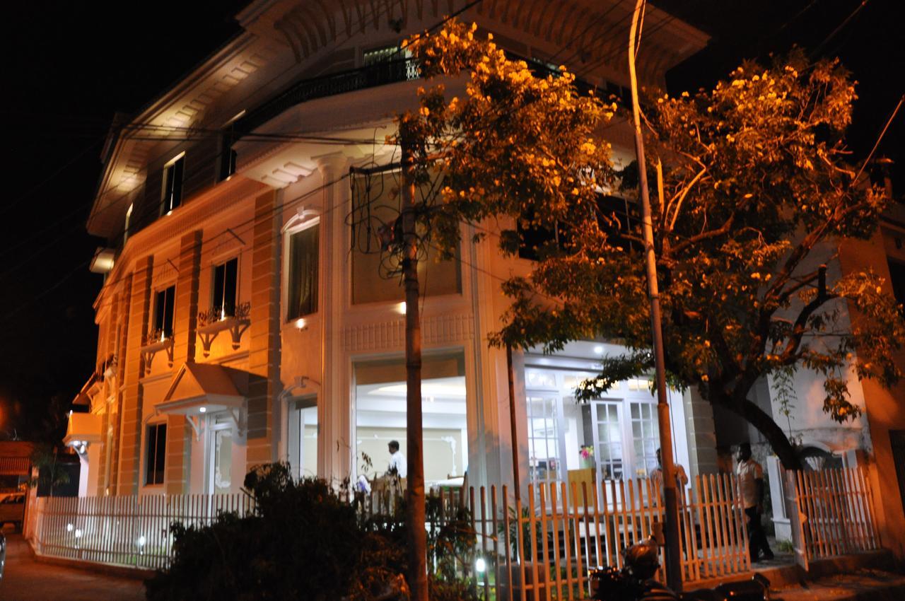 Daffodils Spice Court Hotel Kochi Exterior photo