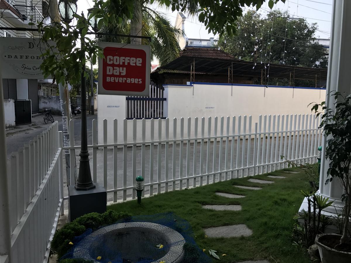 Daffodils Spice Court Hotel Kochi Exterior photo