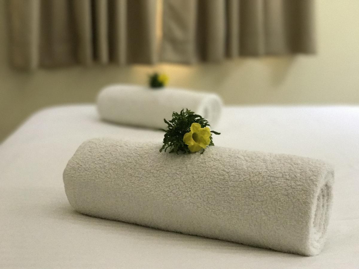 Daffodils Spice Court Hotel Kochi Exterior photo