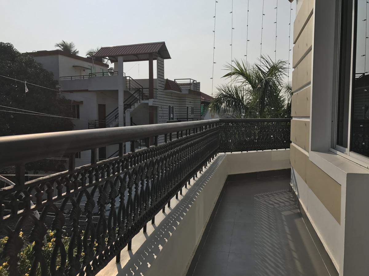 Daffodils Spice Court Hotel Kochi Exterior photo